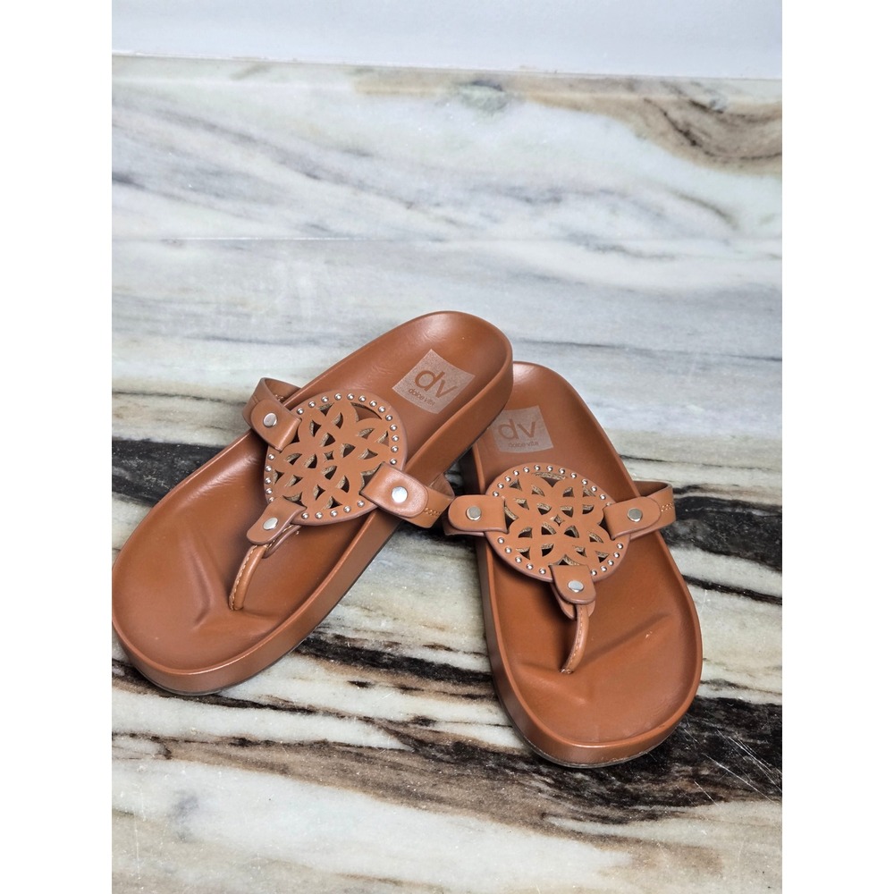 DV Dolce Vita Pilar Cognac Brown Studded Medallion Platform Thong Sandals 5.5